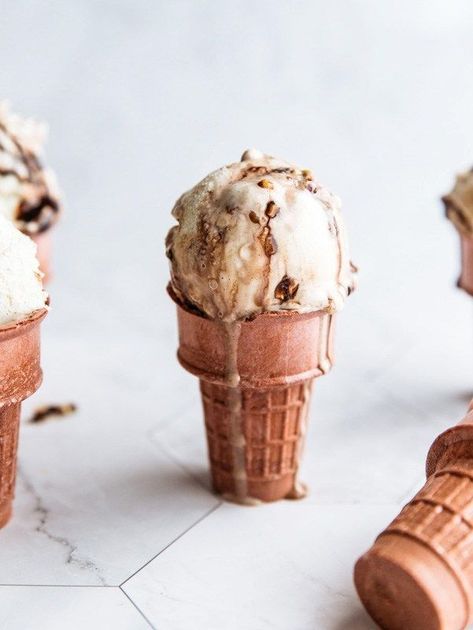 Easy to make No Churn Hojicha Ice Cream Recipe with just 4 ingredients! Summer blockbuster! Nomss.com #hojicharecipes #greentearecipes Oat Milk Ice Cream Recipe, Gym Meal Prep, Oat Milk Ice Cream, Chocolate Cake Desserts, Milk Ice Cream Recipe, Tea Lattes, Vancouver Food, Desserts Table, Smoothie Easy