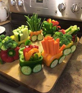 One Little Project - PEPPER VEGGIE TRAIN - This is such a cute idea!! | Facebook Gender Reveal Veggie Tray, Baby Shower Veggie Tray Ideas, Veggie Train, Fruit Tray Designs, One Little Project, Meat Trays, Princess Theme Birthday, Baby Buggy, Veggie Tray