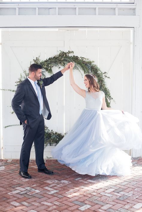 100 Couple Moments to Capture at Your Wedding Bride And Groom Photo Ideas, Groom Photo Ideas, Photo Checklist, Just Married Car, Under The Veil, Photoshoot Outdoor, Couple Moments, Bride Groom Photos, Bride And Groom Photo