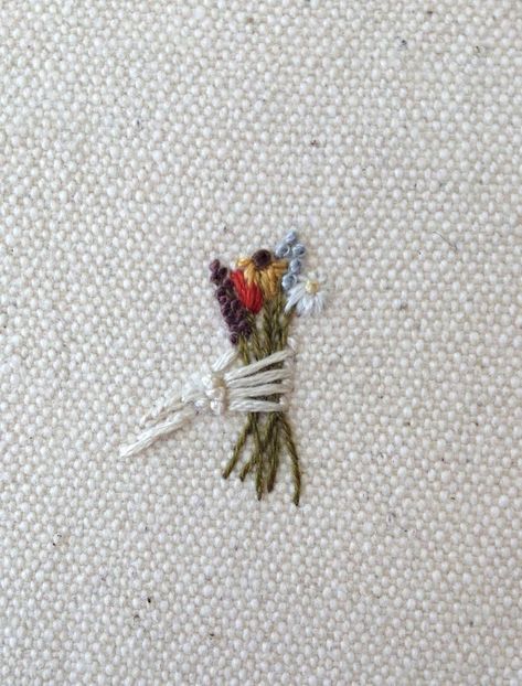 Pola Sulam, Embroidery On Clothes, Cute Embroidery, 자수 디자인, Hand Embroidery Art, Hand Embroidery Stitches, Embroidery Craft, Hand Embroidery Patterns, Embroidery Inspiration