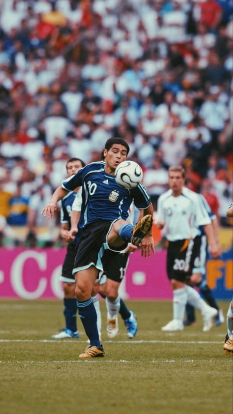 Argentina Riquelme Wallpaper, Argentina Players, Argentina Football, Football Icon, Wwe Female Wrestlers, Wwe Womens, Leo Messi, Soccer Player, Female Wrestlers