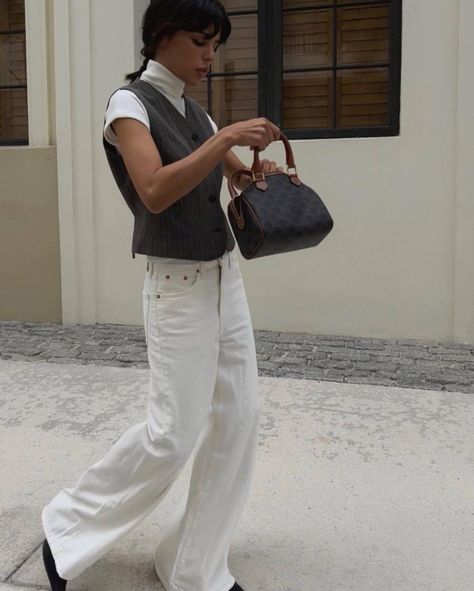 White Outfit Aesthetic, Denim Outfit Ideas, White Denim Outfit, Best White Jeans, How To Wear White Jeans, Jen Ceballos, Baggy Jeans Outfit, Low Rise Baggy Jeans, Cream Jeans