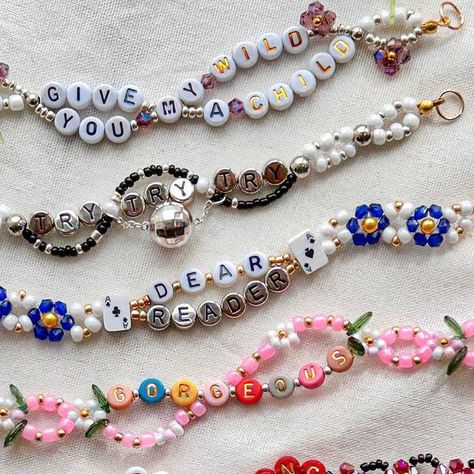 Friendship Bracelet Taylor Swift Ideas, New Romantics Bracelet, Mirrorball Friendship Bracelet, Swifties Bracelet, Fancy Eras Tour Bracelets, Swiftie Friendship Bracelet, Ts Friendship Bracelet Ideas, Friendship Bracelets Words, Ts Bracelets