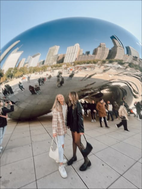 Cute Outfits For Chicago, City Exploring Outfit Winter, Chicago Bean Photo Ideas, Chicago Poses Instagram, Pictures To Take In Chicago, Chicago Outfit Aesthetic, Cute Chicago Outfits, Pics In Chicago, Chicago Bean Aesthetic