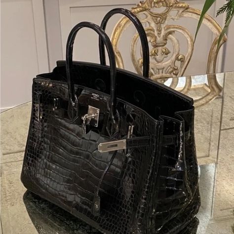 HERMES Black Crocodile Alligator
35 Birkin Bag Silver Hardware! Black Birkin Bag, Birkin Crocodile, Hermes Crocodile Bag, Hermes Birkin Handbags, Birkin Handbags, Batman And Catwoman, Crocodile Bags, Bag Silver, Hermes Handbags