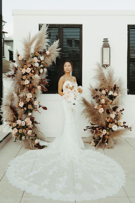 Pampas Flower Arch, Boho Wedding Arbor Ideas, Minimalist Dekor, Beautiful Fall Wedding, Floral Installation, Wedding Backdrop Design, Rock Wedding, Rooftop Wedding, Boho Wedding Inspiration