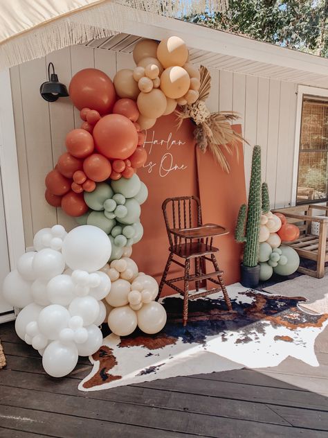 Boho Rodeo Party, No Balloon Party Decor, Western Party Backdrop, Desert Party Ideas, Wild West Balloon Arch, How The West Was One Balloon Arch, Boho Western Balloon Garland, Rodeo Balloon Arch, Western Backdrop Ideas