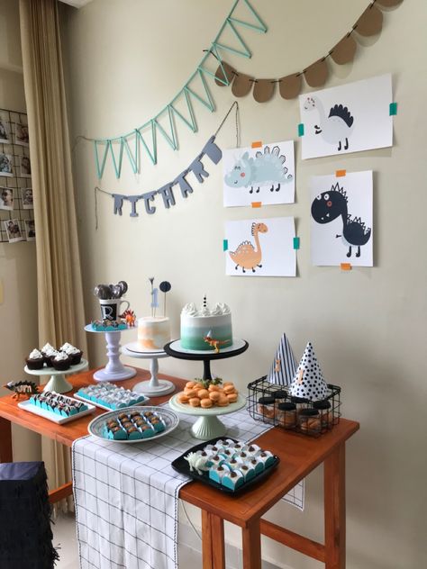 Simple Dinosaur Birthday Party, Simple Birthday Party, Baby Birthday Decorations, Simple Birthday Decorations, Baby Boy Birthday, Dino Party, Dinosaur Birthday Party, Baby Birthday Party, Boy Birthday Parties