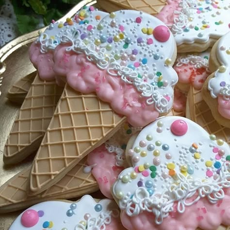 Decorated Cookie Ideas, Ice Cream Cone Art, Iced Biscuits, Cream Cookies, Cupcakes Decorados, Summer Cookies, Sugar Cookie Designs, Pretty Cookies, Ice Cream Cones