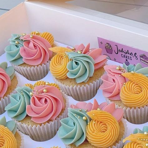 Multi Color Cupcakes, Multicolour Cupcakes, Multicoloured Cupcakes, Hen Cupcakes, Moana Cupcakes, Colourful Cupcakes, Moana Cupcake, Baked Items, Spring Cupcakes