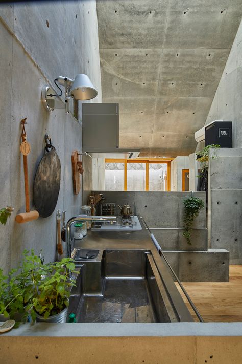 Takeshi Hosaka Architects, Compact House Design Small Homes, Concrete Tiny House, Small House Japan, Japanese Tiny House, Takeshi Hosaka, Small Japanese House, Japanese Small House, Factory House