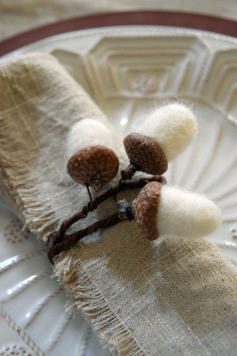 Felted Acorns, Acorn Crafts, Felt Pumpkins, Needle Felting Diy, Needle Felted Christmas, Fall Thanksgiving Decor, Needle Felting Projects, Felting Tutorials, Mini Pumpkins