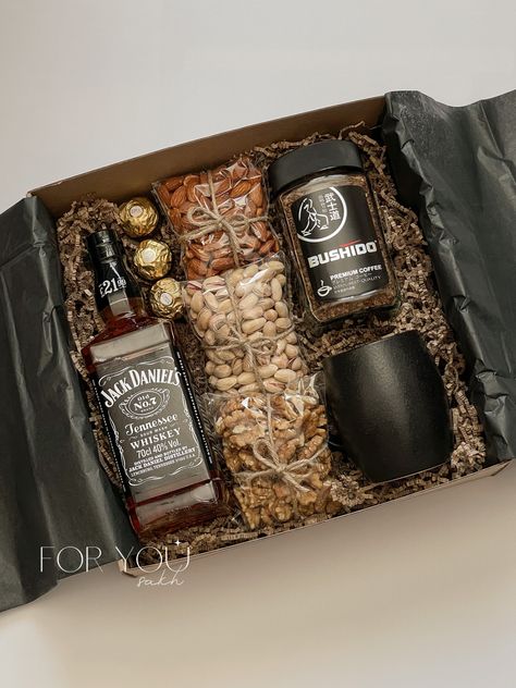 Alcohol Baskets, Whiskey Gift Basket, Alcohol Gift Basket, Alcohol Basket, Whiskey Gifts Basket, Alcohol Gift Baskets, Box Regalo, Beer Box, Raffle Basket