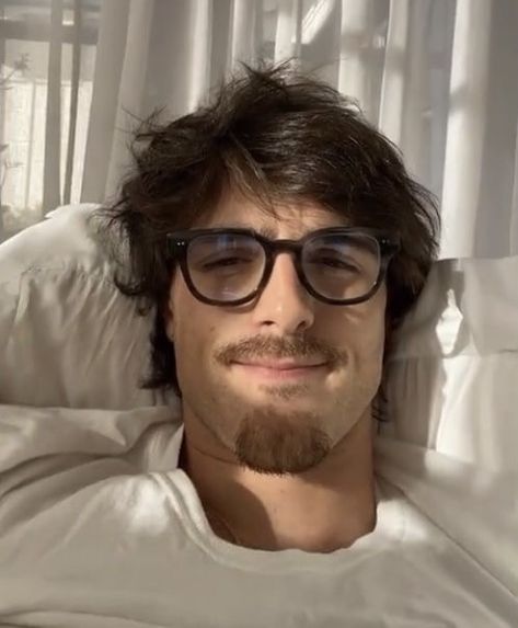 Jacob Elordi Glasses, Declan Kane, Guys With Glasses, Brunette Glasses, Noah Flynn, Nerdy Guys, Greek Men, Boys Glasses, Jacob Elordi