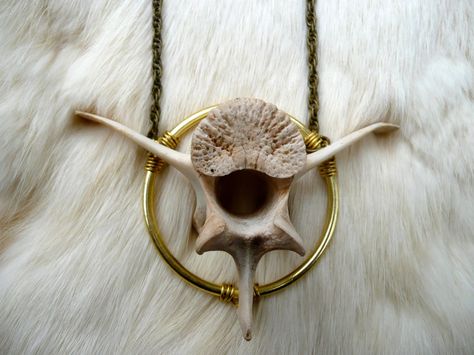 Deer Bone Jewelry, Deer Vertebrae Art, Vertebrae Jewelry, Animal Bone Art, Vertebrae Art, Deer Vertebrae, Animal Bone Jewelry, Deer Skull Art, Taxidermy Jewelry