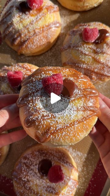 Kim | Home Baker & Digital Creator on Instagram: "Brioche Caramel Custard Buns 💛  Pillowy soft buns filled with homemade custard and topped with drizzles of @bequetconfections caramel for the ultimate salty sweet treat! These caramels are delicious on their own and great for elevating baked goods too! Use code “KIM25” for 25% off for next @bequetconfections order!!!! #BequetPartner. Recipe makes 8 buns.  Dough: 330g bread flour 165g whole milk 40g granulated sugar 5g instant yeast 6g salt 1 egg 60g butter (chilled)  Custard filling: 1 egg 2 yolks 1 tsp vanilla 12g corn starch 40g granulated sugar 250g milk (hot)  Topping: bag of @bequetconfections caramel handful of berries powdered sugar  1. To the bowl of a stand mixer, add all dough ingredients except for butter. Using the dough hook a Sweet Brioche Buns Recipe, Custard Buns Recipe, Syrup Sponge Pudding, Syrup Sponge, Sponge Pudding, Custard Buns, Caramel Custard, Homemade Custard, Dough Ingredients