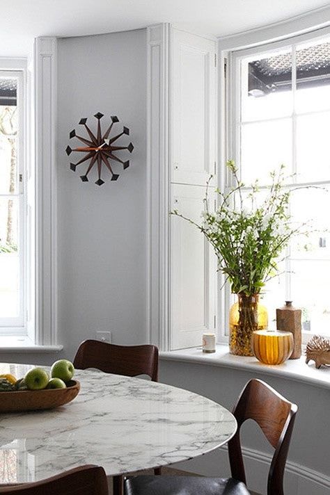 Italian Carrara marble top round tulip dining table with a bevelled and tapered edge. 110cm round in diameter with an aluminium white base. Underside of the marble has a baseplate to fit the aluminium base in lacquered white gloss, which has been manufactured to take the marble weight and bolts secure the base to the top. Round: 110cm = Seats 4 comfortably with table top space 73.5cm high You can also see more on tables delivered and installed by viewing previous customer images and photos tagge Small White Marble Dining Table, Oval Marble Table Dining, Round Tulip Dining Table, Marble Top Round Dining Table, Tulip Table And Chairs, Marble Dining Table Decor, Marble Round Table, Marble Tulip Table, Round Dinning Table