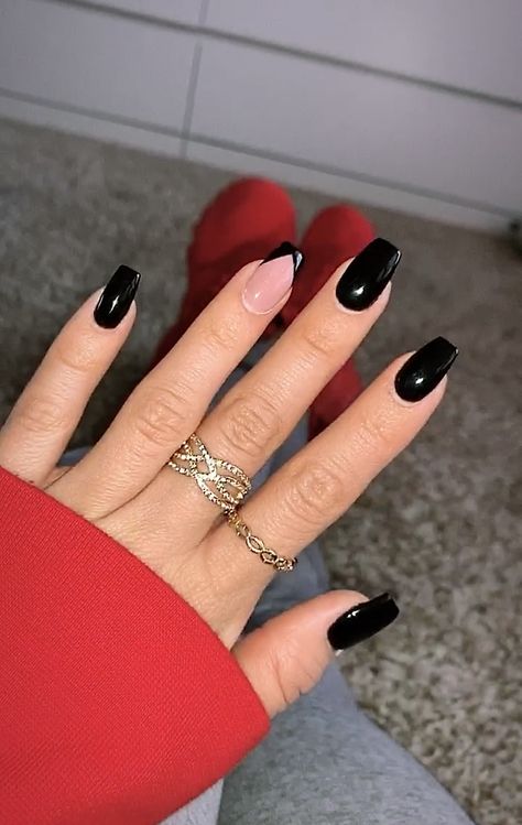 Black Acrylics Square, Short Black Square Nails Designs, Black Square Nail Designs, Square Black Nails, Black Nails Square, Gothic Nail Designs, Wavy Nails, Oval Acrylic Nails, Nail Black