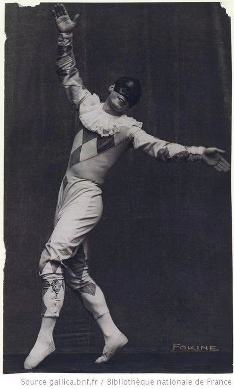 Acrobat Reference, Jester Pose Reference, Jester Poses, Dark Clowncore, Ballets Russes, Circus Aesthetic, Pierrot Clown, Ballet Russe, Male Ballet Dancers