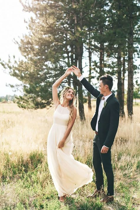 30 Couple Moments That Must Be Captured At Your Wedding ❤ Summer Bride, Wedding Picture Poses, Pose Fotografi, Wedding Photography Styles, Wedding Inspiration Summer, Prom Photos, Wedding Photos Poses, Prom Pictures, Wedding Photography Poses