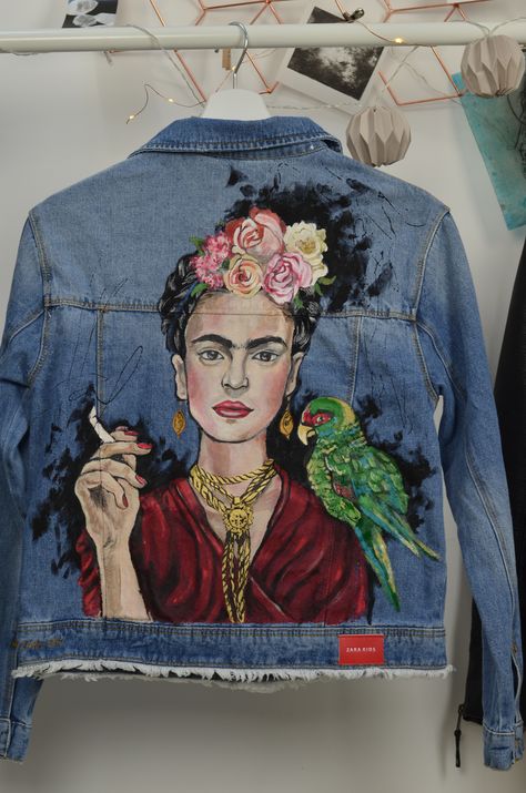 Customised Denim Jacket, Diy Denim Jacket, Painted Clothes Diy, Jeans Design, Custom Denim Jacket, Diy Denim, Hand Painted Denim Jacket, Hand Painted Clothing, Denim Art