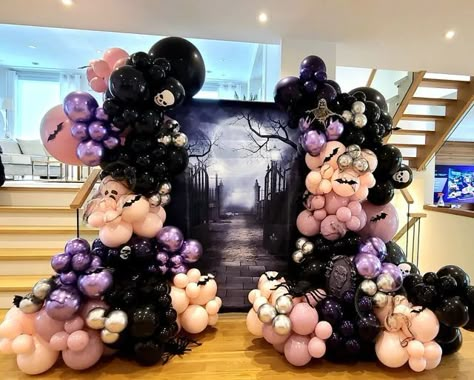 Halloween Balloon Ideas, Backyard Halloween Party, Halloween Promotion, Halloween Balloons Decorations, Halloween Party Backdrop, Balloon Halloween, Balloon Displays, Monster High Birthday Party, Decor Balloons