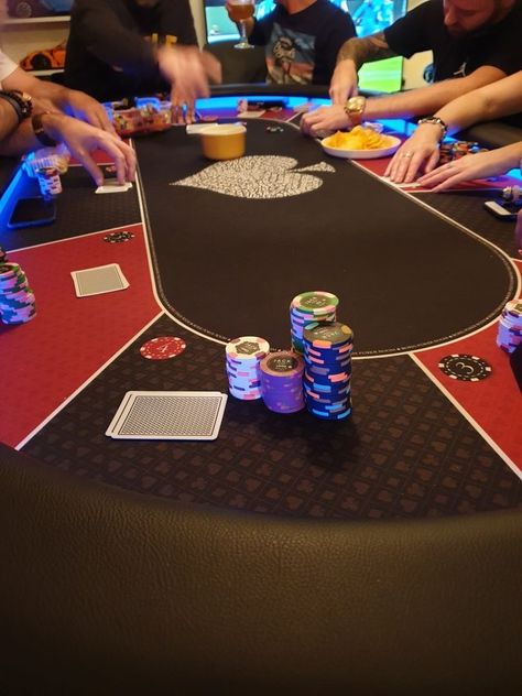 Poker Aesthetic, Poker Game, Poker Room, Guys Night, Poker Chip, Poker Night, Gambling Games, Casino Poker, Poker Games