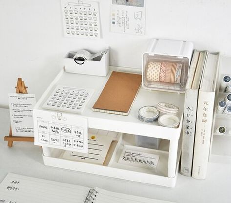 Desk Organization Vanity, Organised Desk Aesthetic, Small Room Desk Ideas, Aesthetic Desk Set Up, Desk University, Aesthetic Desk Area, Student Room Ideas University, Dorm Room Asthetics, Cute Stuff For Your Room