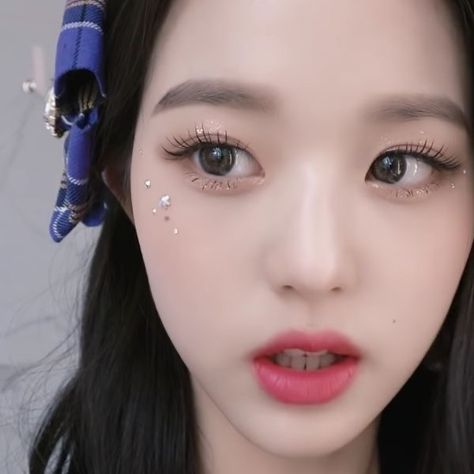 Glitter Face Makeup, Korean Natural Makeup, Gem Makeup, Bling Makeup, Concert Makeup, Rhinestone Makeup, Korea Makeup, Cute Eye Makeup, Korean Eye Makeup