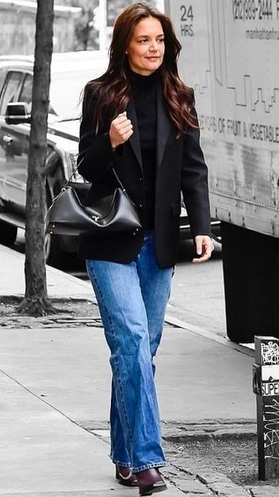 katie holmes blazer Katie Holmes 2023 Style, Katie Holmes Street Style 2023, Katie Holmes 2023, Sweetpea Summer, Katie Holmes Fashion, Katie Holmes Street Style, Katie Holmes Outfits, Velvet Blazer Outfit, Katie Holmes Style