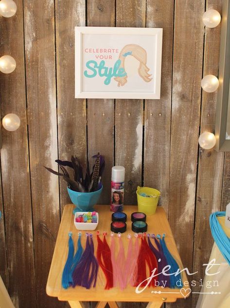 Create your own Sunny Day-inspired hair salon. A fun birthday activity for Sunny Day fans! Hair Salon Birthday, Salon Birthday Party, Spa Party Activities, Makeover Party, Spa Day Party, Salon Party, Kids Spa Party, Nails Painted, Kids Spa