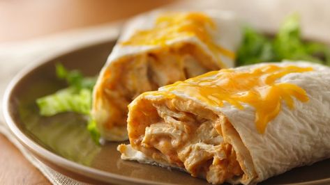 Looking for a Mexican dinner? Then check out these creamy turkey burritos made with Old El Paso® flour tortillas - ready in just 20 minutes! Turkey Burrito Recipe, Easy Chicken Burritos, Turkey Burritos, Burrito Recipes, Microwave Recipe, Rotisserie Chicken Breast, Wheat Tortillas, Burrito Recipe, Leftover Turkey Recipes