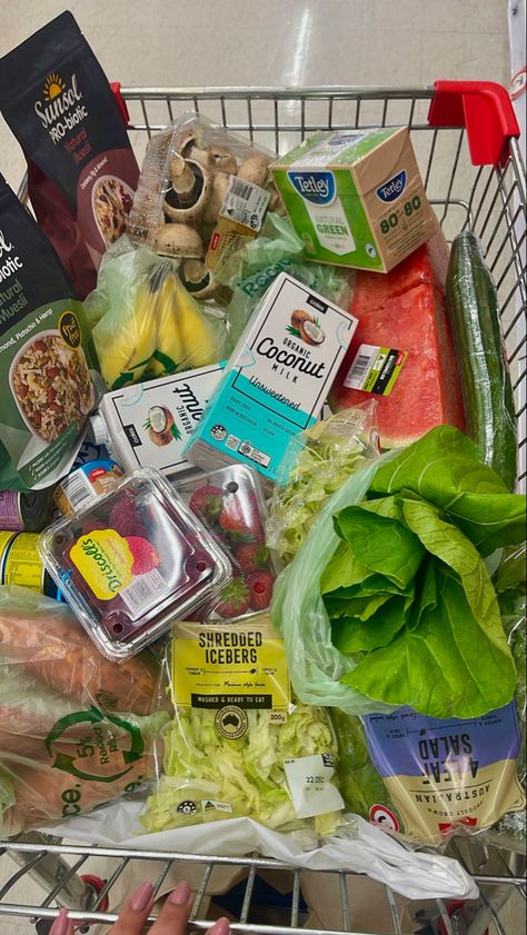 Healthy Shopping Cart Aesthetic, Healthy Grocery Basket Aesthetic, Grocery Shopping Photography, Cart Full Of Groceries, Healthy Shopping Cart, Healthy Grocery Cart, Shopping Food, Healthy Grocery Shopping Aesthetic, Grocery Cart Aesthetic