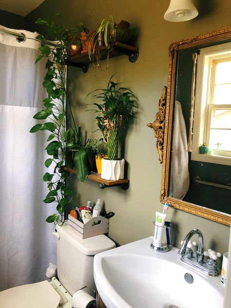 Tiny Aesthetic Bathroom, Bathroom Fairycore, Cottagecore Restroom, Whimsigoth Bathroom Aesthetic, Fairy Aesthetic Apartment, Small Bathroom Ideas Without Window, Small Cottagecore Bathroom, Fairy Core Apartment, Earthy Whimsical Decor