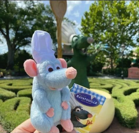 Disney Ratatouil Chef Remy Magnet Shoulder Buddy Plush Toy Gfit - Movies & Tv - AliExpress Disney Shoulder Plush, Remy The Rat, Disneyland Merchandise, Chibi Disney, Disney Adult, Mouse King, Disney Doll, Halloween Clay, Baby Play Activities