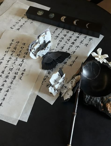 Ancient Japanese Aesthetic, Chinese Aesthetic Words, White Chinese Aesthetic, Japanese Calligraphy Aesthetic, Chinese Writing Aesthetic, Chinese Words Aesthetic, Black Chinese Aesthetic, Dark Chinese Aesthetic, Chinese Calligraphy Aesthetic