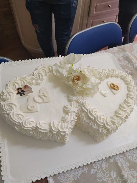 Friend Outings, Heart Shaped Wedding Cakes, Wedding Sheet Cakes, Fancy Wedding Cakes, 50th Anniversary Invitations, Unique Cakes Designs, Heart Wedding Cakes, Happy Anniversary Cakes, 50th Wedding Anniversary Party