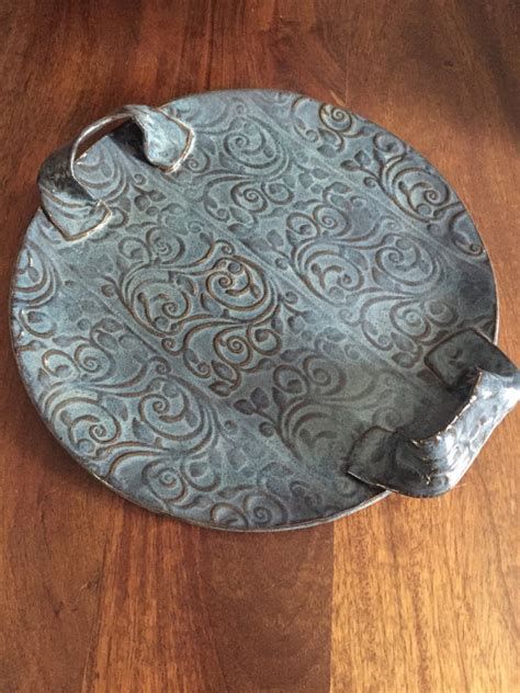 Slab Pottery Ideas, Handbuilt Pottery, Slab Ceramics, Pottery Patterns, Pottery Platter, Pottery Animals, Sculptures Céramiques, Pottery Handbuilding, Ceramic Platters