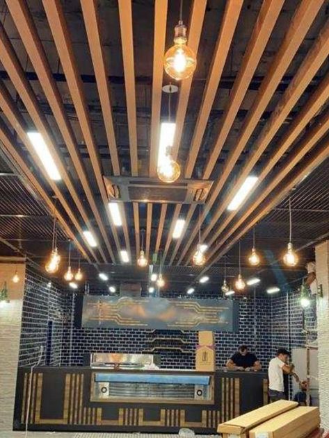 Industrial Drop Ceiling, Ceiling Elements Interior Design, Restaurant Pop Ceiling Design, Celing Roof Design For Shop, Resturant Celling Ideas, Salon Ceiling Ideas, Ceiling Baffle Design, Shop Ceiling Ideas, Cafe Ceiling Ideas