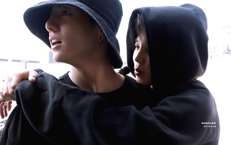 Jikook Gif, Gay Aesthetic, Jimin Jungkook, Aesthetic Gif, Foto Jungkook, Bts Video, Busan, Bts Bangtan Boy, My Only Love