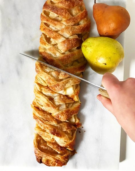 Pear In Puff Pastry, Pear Tart With Puff Pastry, Puff Pastry And Pears, Pear Turnovers Puff Pastries, Puff Pastry With Pears, Puff Pastry Pear Tart, Pear Puff Pastry Recipes, Pear Pastry Recipes, Pear Baking Recipes