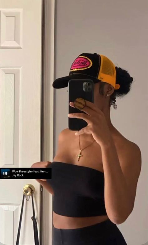 Outfits With Hats Black Women, Tomgirl Outfits, Cap Outfit, Natural Hair Styles Easy, Causal Outfits, Outfits With Hats, Curvy Outfits, Pretty Selfies, Black Girls Hairstyles