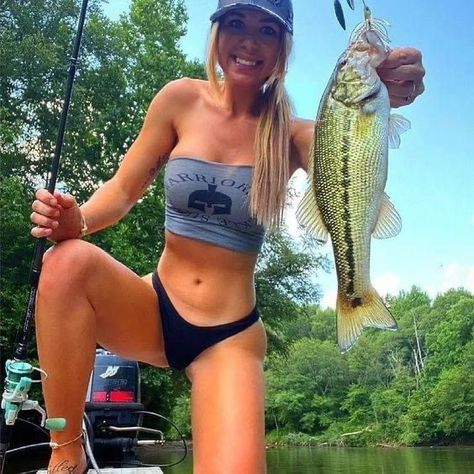 Bow Hunting Women, Female Angler, Saltwater Fishing Gear, Pretty Swimwear, Kayak Fishing Gear, Fishing Photos, Fishing Photography, Fishing Pictures, Fishing Girls