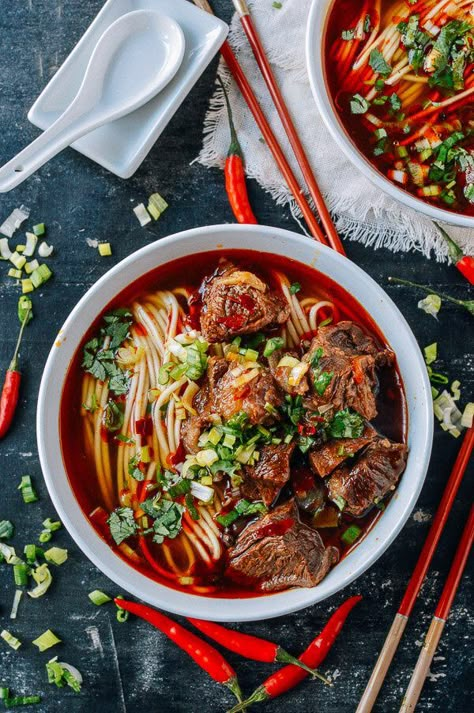 Szechuan Beef Noodle Soup, Sichuan Noodle Soup, Vietnamese Beef Noodle Soup, Sichuan Noodles Recipe, Schezuan Recipes, Chinese Noodle Soup Recipes, Chinese Soup Noodles, Chongqing Noodles, Chinese Beef Noodle Soup