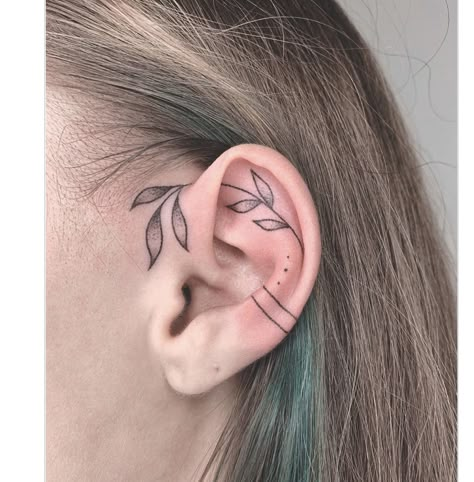 Small Ear Tattoos, Flower Tattoo Ear, Cartilage Tattoo, Tragus Tattoo, Inner Ear Tattoo, Ear Tattoo Ideas, Tattoo Patterns, Tattoo Concepts, Ear Tattoos