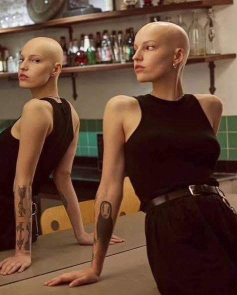 Bald Women Fashion, Bald Head Women, Bold Women, Shaved Head Women, Buzzed Hair, Bald Girl, Girl Fashion Style, Bald Hair, Bald Women