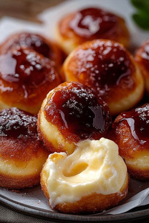 Crème brûlée doughnuts Fall Pastries, Pastry Filling, Brioche Donuts, Vanilla Pastry Cream, Breakfast Pastry, Homemade Doughnuts, American Foods, Brulee Recipe, French Elegance