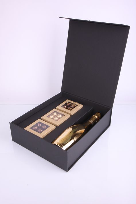 Wine And Chocolate Gift, Wine Luxury, Wine And Chocolate, Wine Gift Box, Luxury Gift Boxes, Chocolate Packaging Design, Box Wine, Wine Bottle Design, Luxury Packaging Design