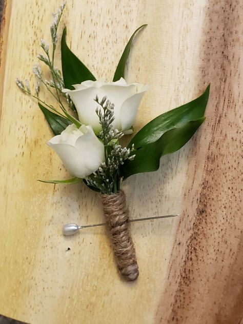 White Spray Rose Boutonniere, Spray Rose Boutonniere, Spray Roses Boutonniere, White Spray Rose, White Spray Roses, Italian Ruscus, Rose Boutonniere, Colorful Roses, Spray Roses