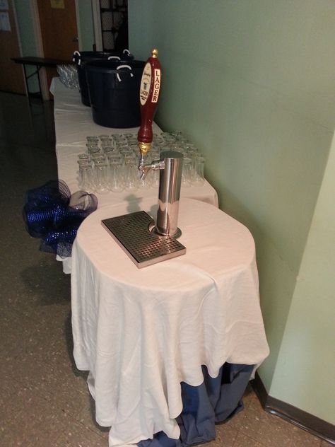 Classy Keg Topper I was tasked to bring a keg to my brother's wedding... but I wanted something a little more classy looking then a keg in a... Beer Keg Ideas, Beer Wall, Beer Keg, Private Wedding, Portable Table, Wedding Bar, Wedding Diy, Cheap Wedding, Wedding Pics